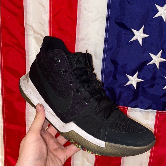 Kyrie 3 ‘Black Ice’ - Picture 2 of 3